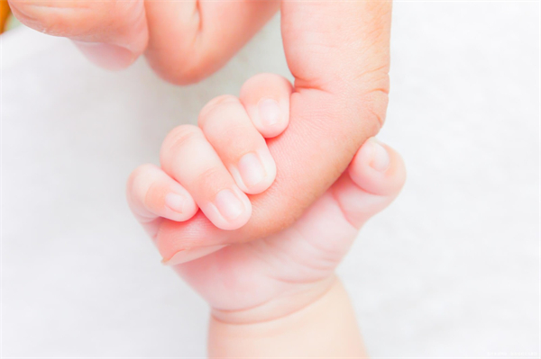 家长该如何帮助武汉捐卵宝宝学走路 解析武汉捐卵宝宝学走路的几个阶段